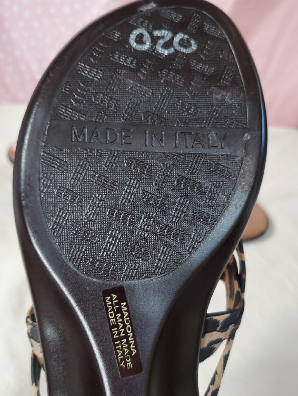 Womens Size Italian Shoemakers Leopard-Print Brown ThongSandals with GoldAccents - Picture 2 of 9